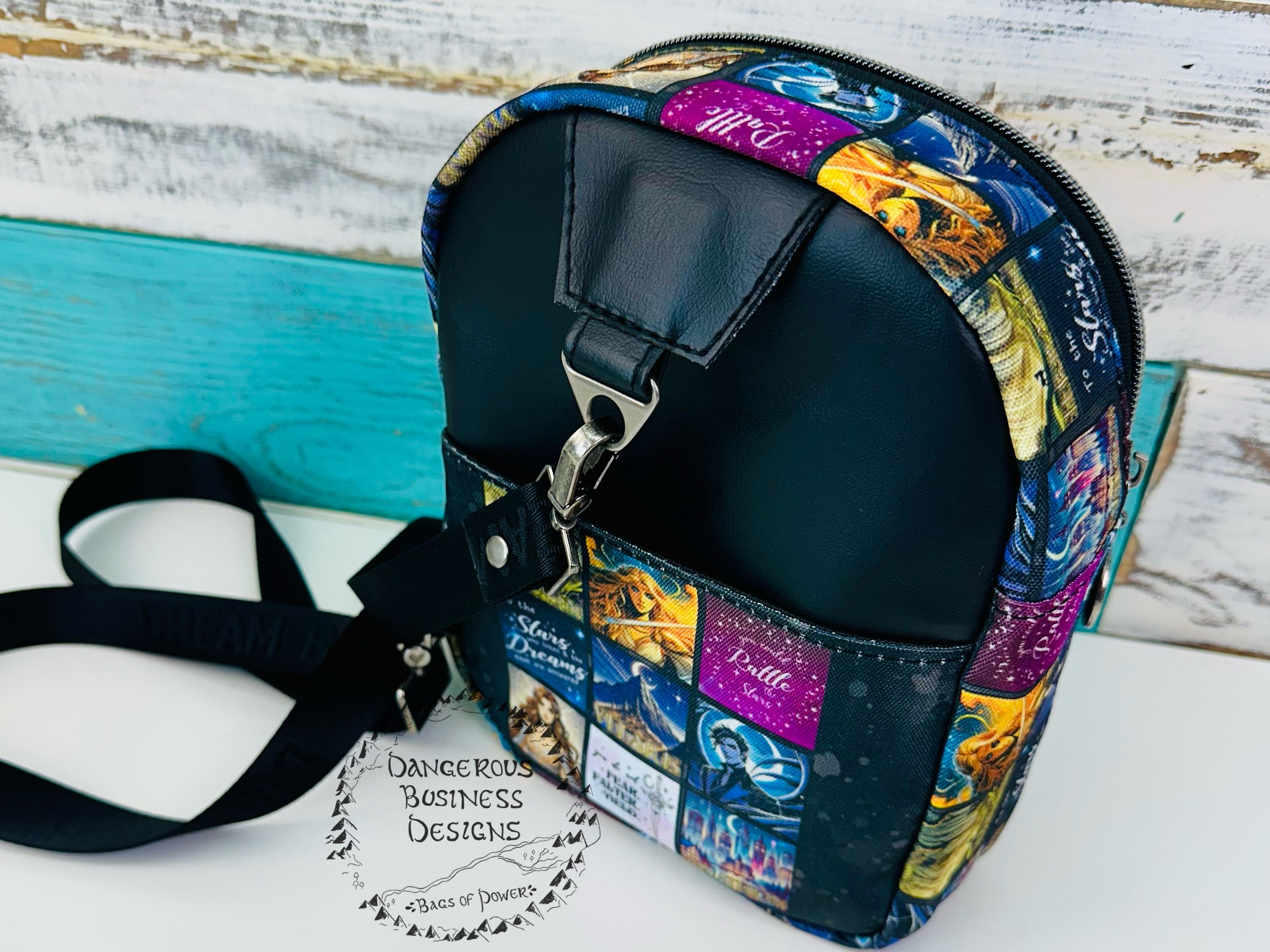 The mass tour Mini sling backpack LG